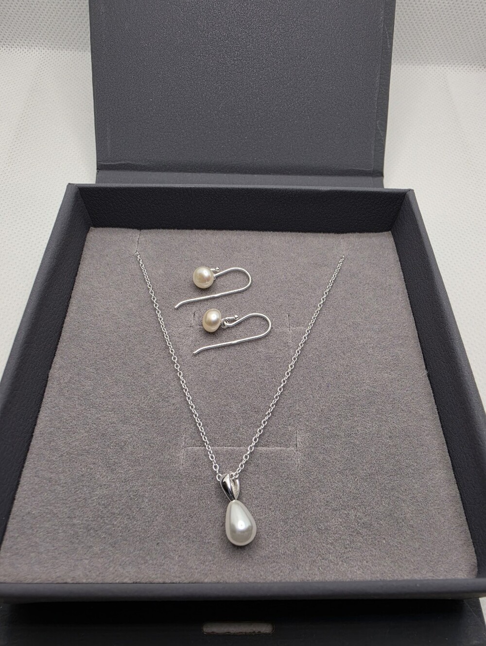 Classic Pearl Drop Necklace and Earrings Set - Sterling Silver New.